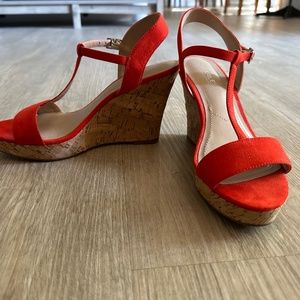 Charles David size 8 Red T Strap SPRING Sandal LIKE NEW